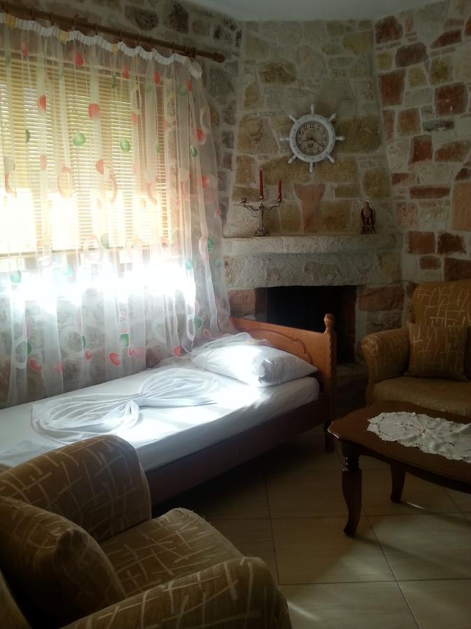 Altin Skrapari Guesthouse Ksamil Exterior photo